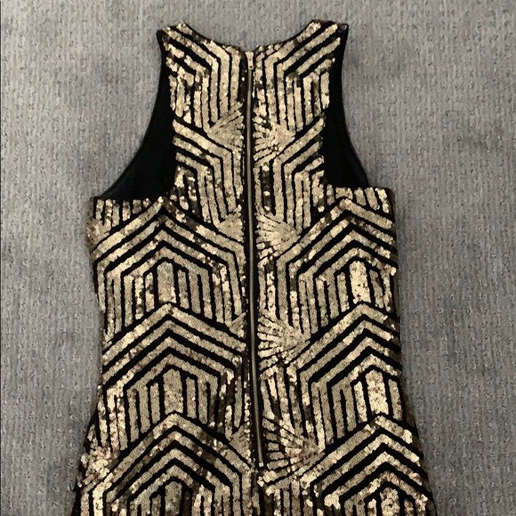 Black and gold sequin bodycon dress - Picture 3 of 5